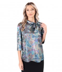 Elegant crepe blouse with pearlescent effect and scarf collar