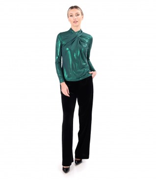 Velvet pants and elastic jersey blouse with glossy effect