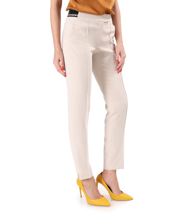 Ankle pants made of elastic fabric