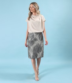 Slightly flared skirt made of silk fabric