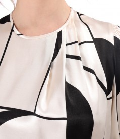 Elegant viscose satin blouse printed with geometric motifs