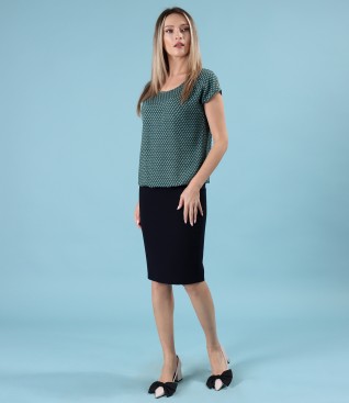 Elegant outfit with tapered skirt and viscose blouse