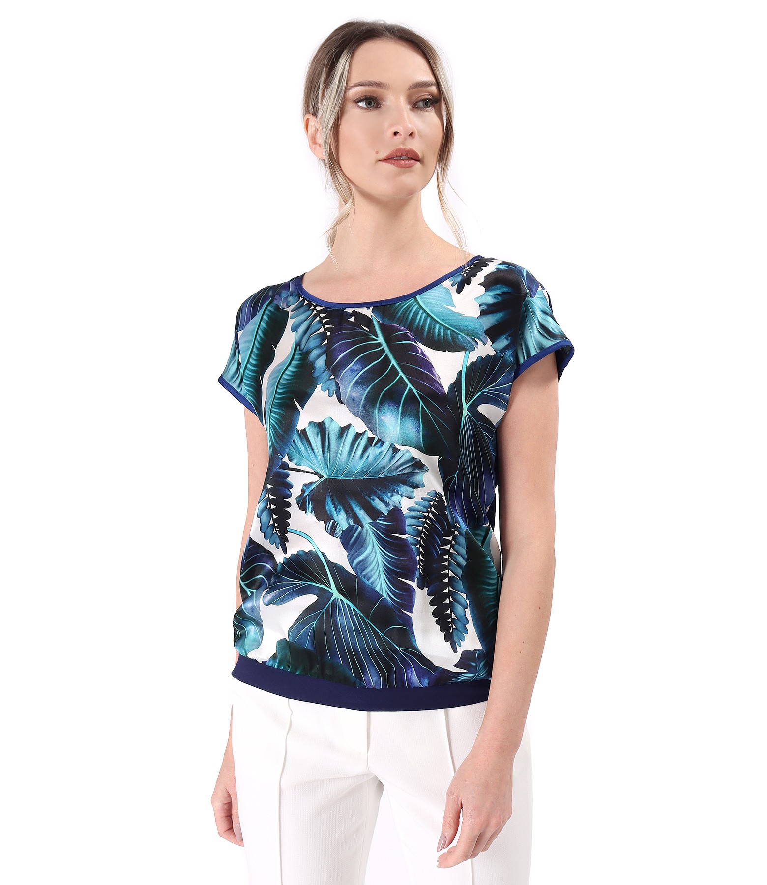 Blouse with front made of natural silk printed with floral motifs