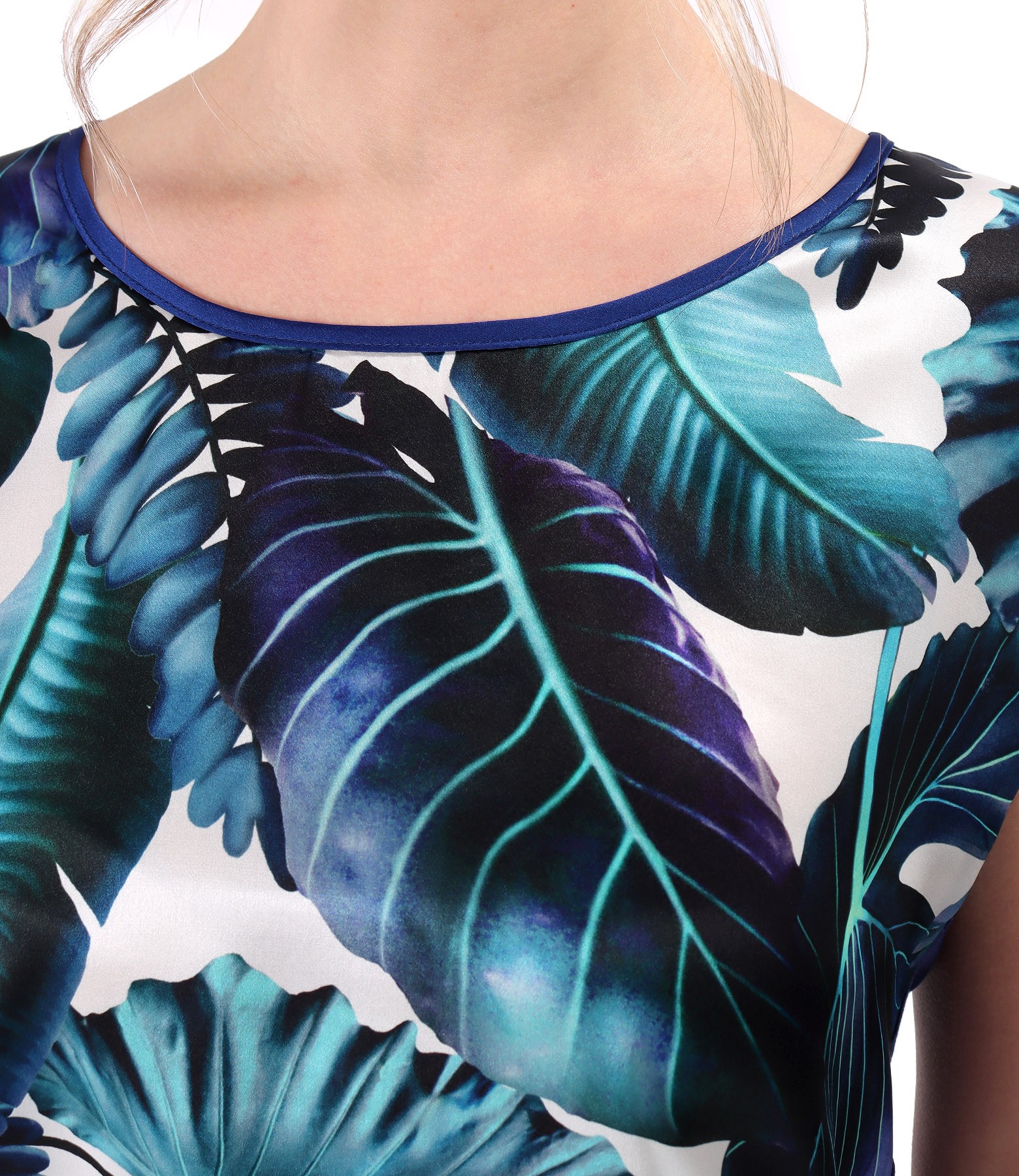 Blouse with front made of natural silk printed with floral motifs