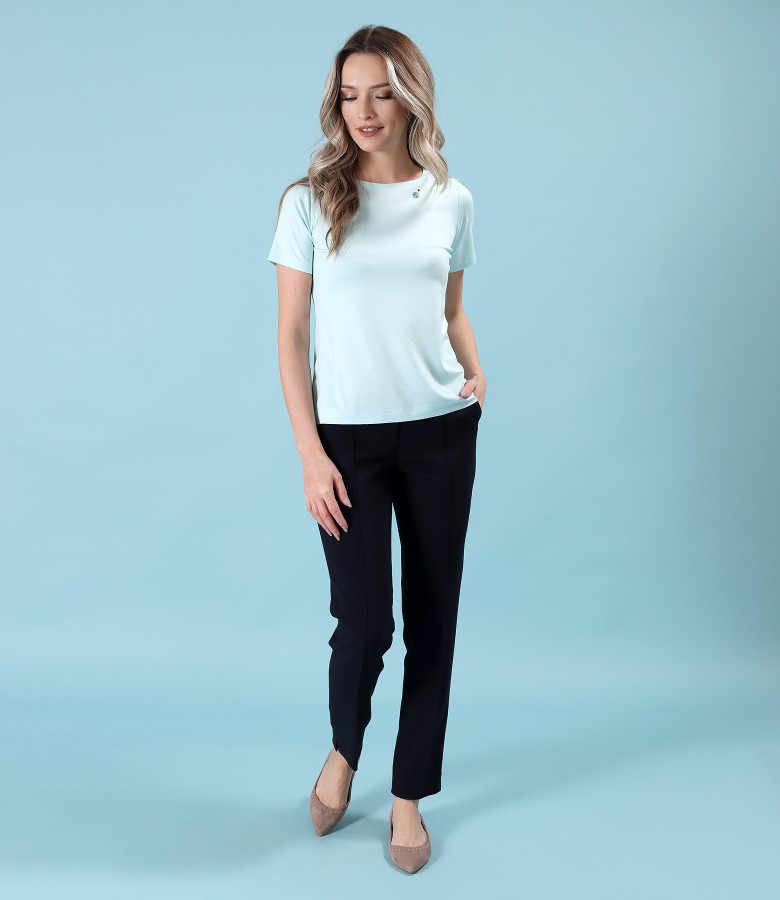 Casual outfit with ankle pants and jersey blouse
