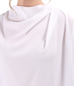 Blouse with pleats on the shoulder