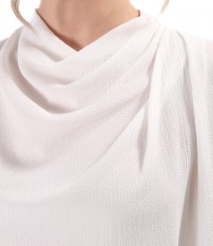 Blouse with pleats on the shoulder