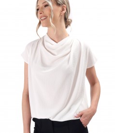 Blouse with pleats on the shoulder