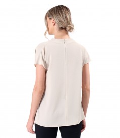 Blouse with pleats on the shoulder