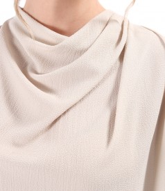Blouse with pleats on the shoulder