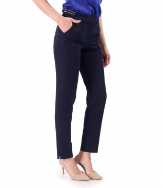 Ankle pants made of elastic fabric