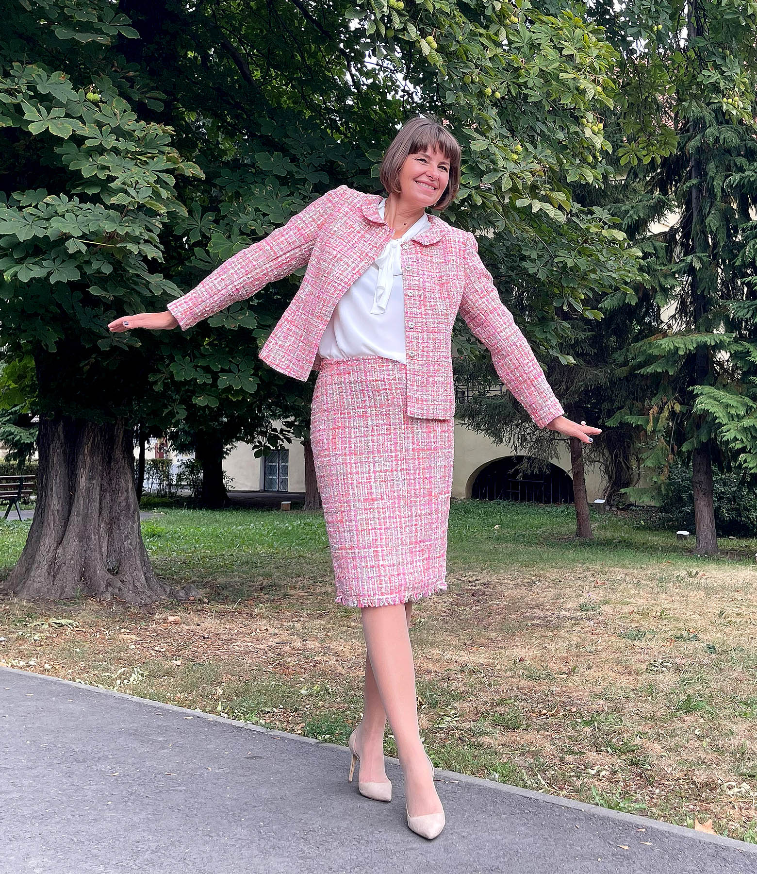 Women's office set with jacket and skirt in multicolour bouclé with metallic yarn