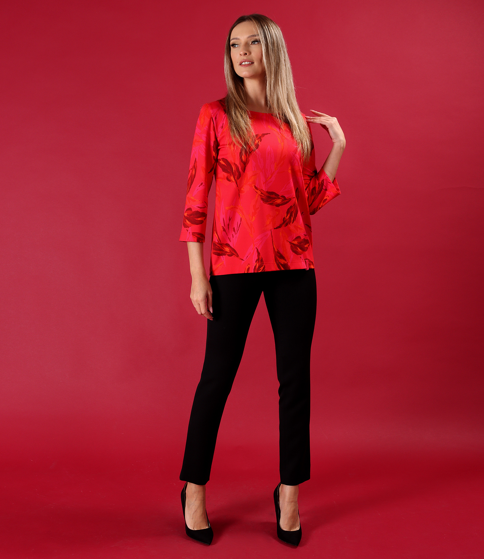 Blouse made of thick elastic jersey printed with floral motifs