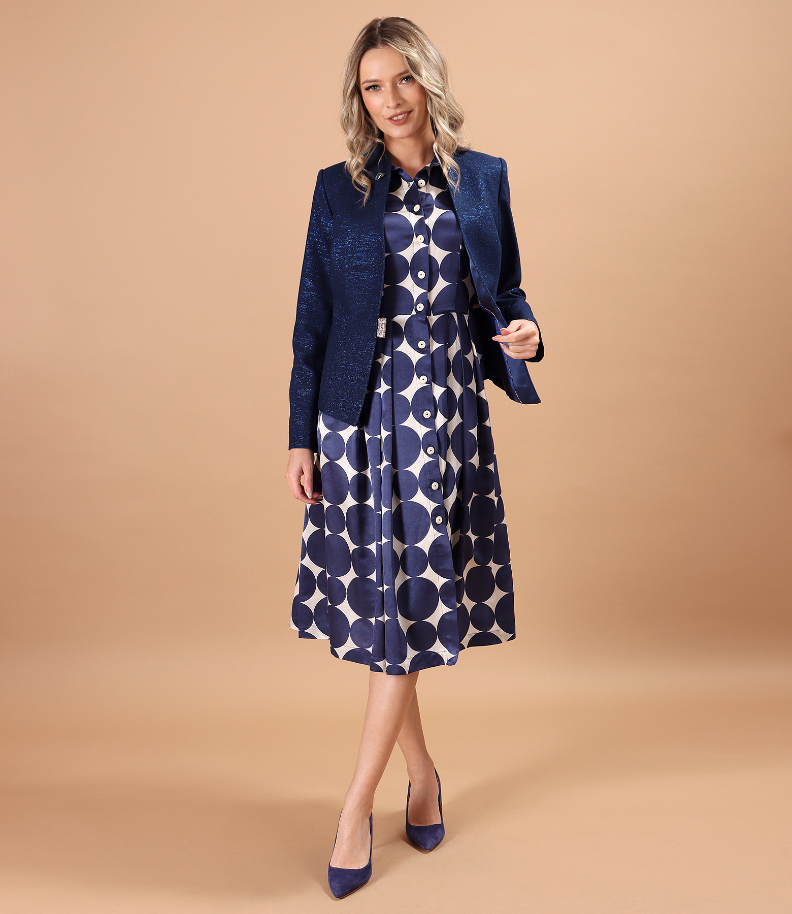 Elegant set with shirt dress and shimmering denim jacket