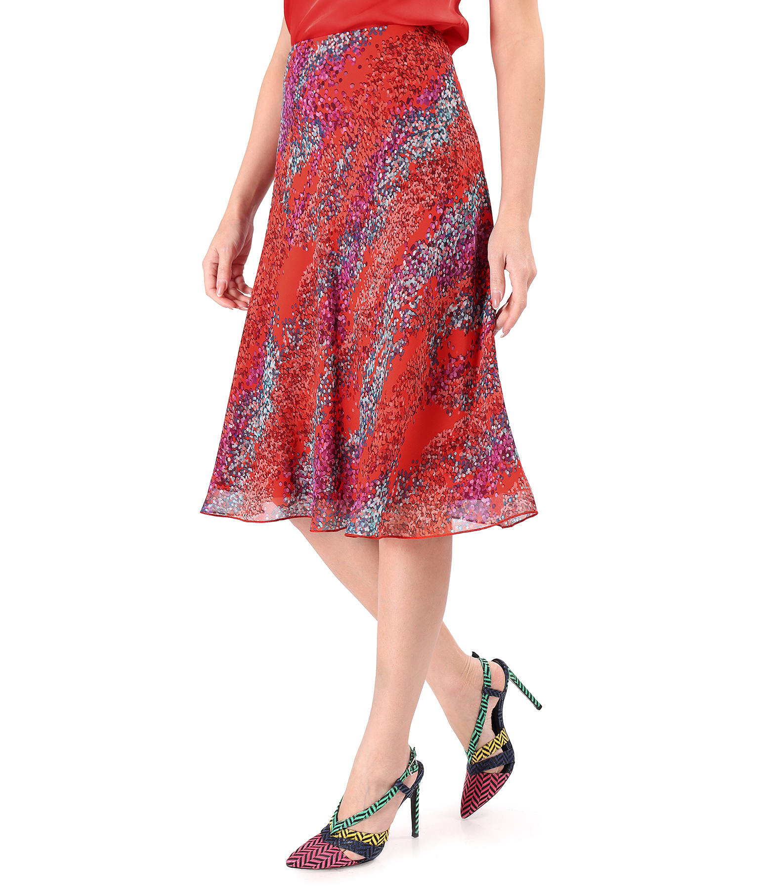 Skirt made of viscose printed with floral motifs