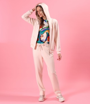 Casual outfit with pants and a viscose scuba sweatshirt