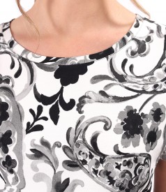 Elastic jersey blouse printed with floral motifs