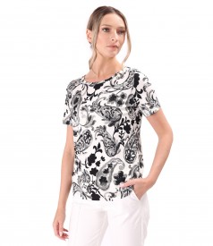 Elastic jersey blouse printed with floral motifs