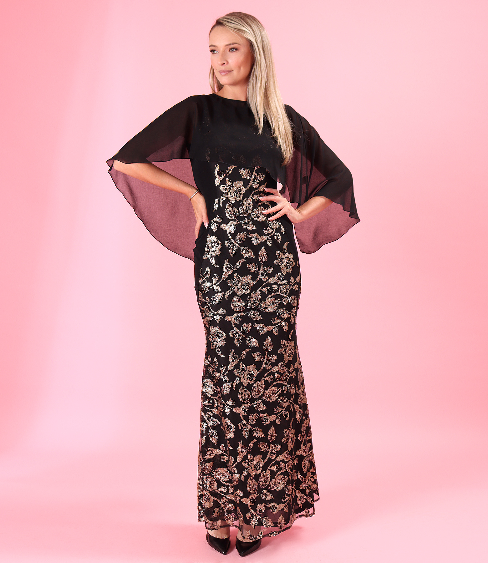 Long evening dress made of gold sequins with floral motifs