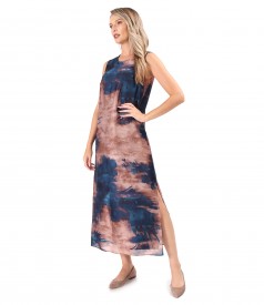 Elegant long dress printed with floral motifs