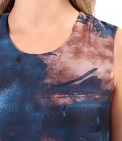 Elegant long dress printed with floral motifs