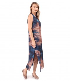 Elegant long dress printed with floral motifs