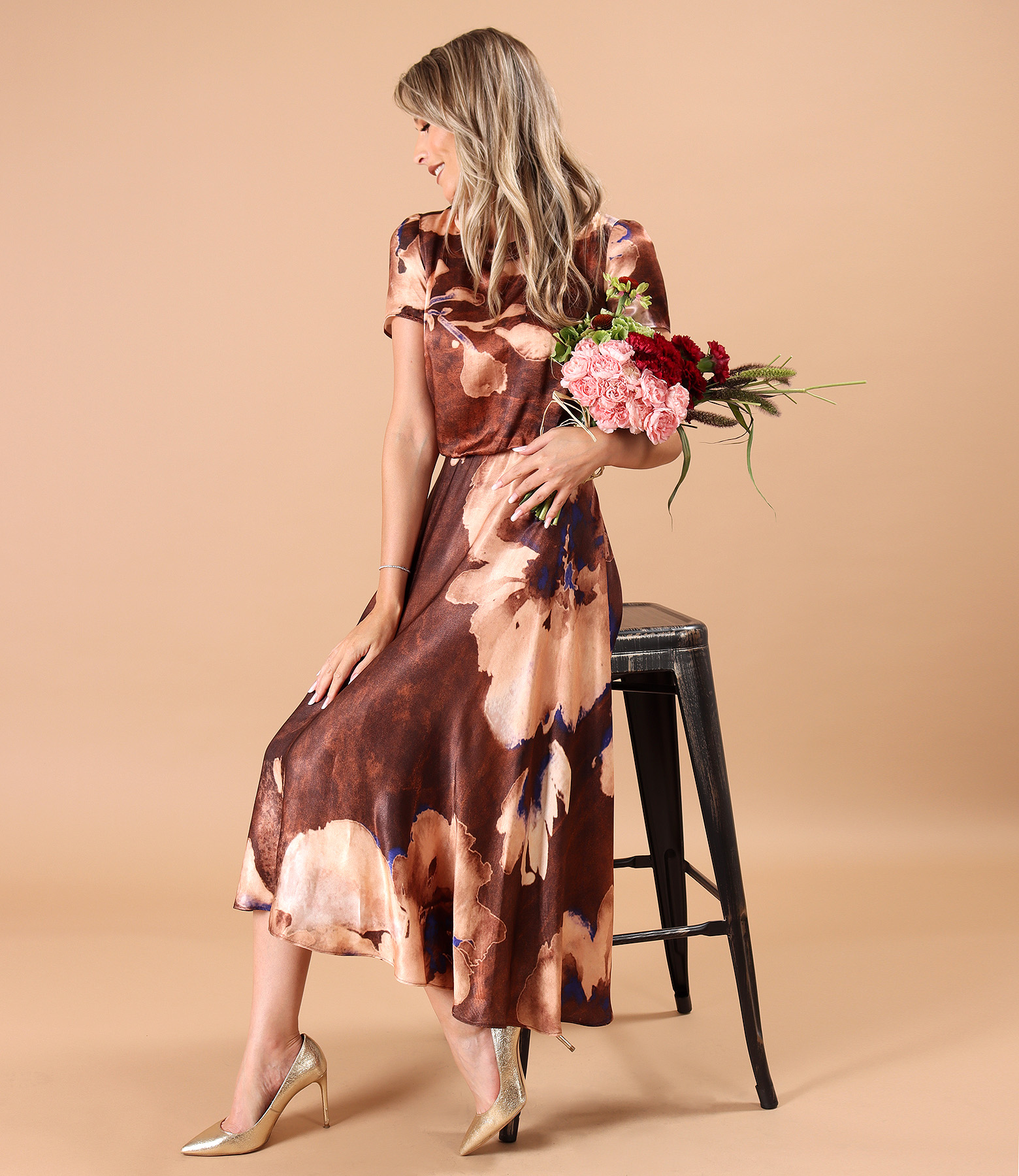 Midi dress in satin viscose with oversized floral print