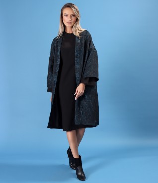 Oversize jacket with 3/4 sleeves made of versatile brocade