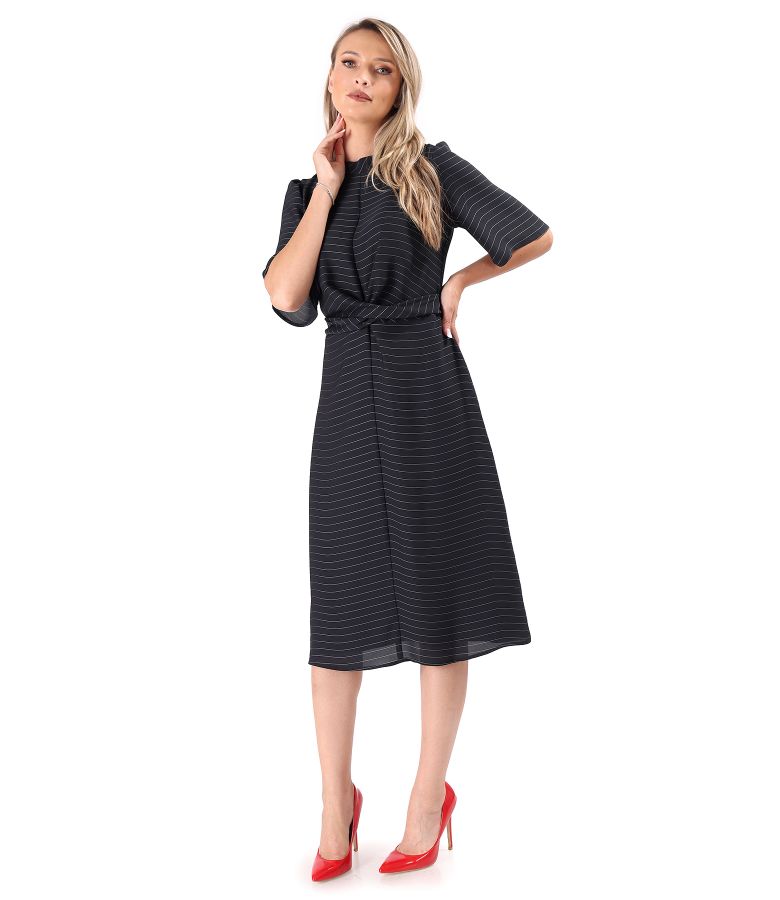 Elegant dress with a twisted cord at the waist