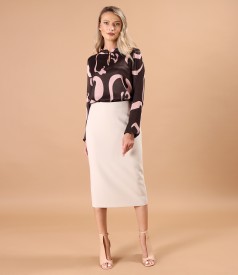 Elegant blouse made of printed satin viscose