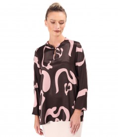 Elegant blouse made of printed satin viscose