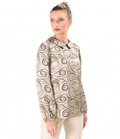 Elegant blouse made of printed satin viscose