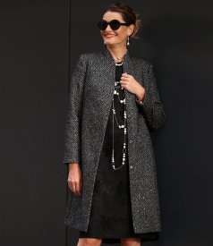 Elegant dress with short wide sleeves