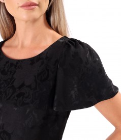 Elegant dress with short wide sleeves