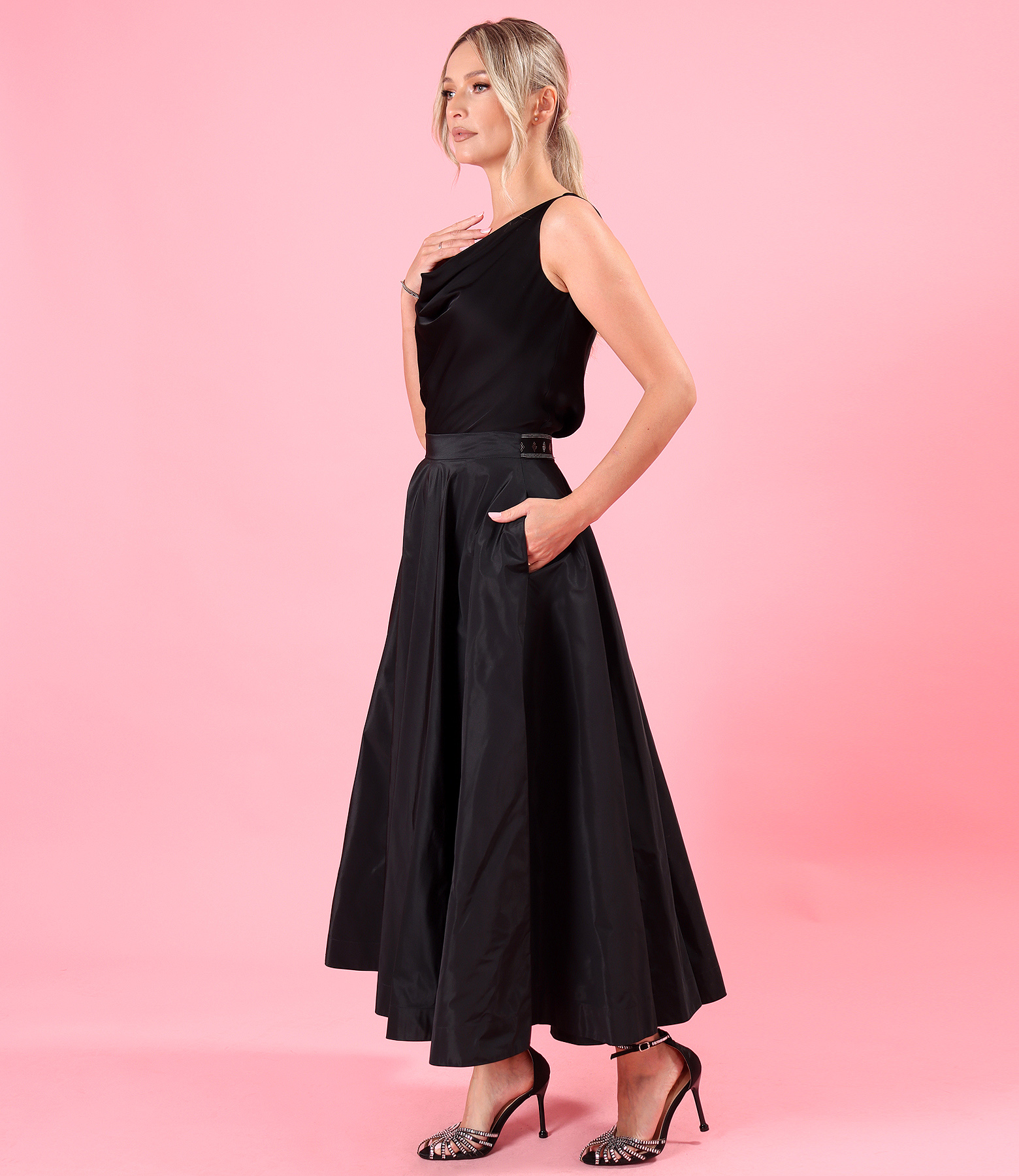Long full tafta skirt with decorative elasticated back