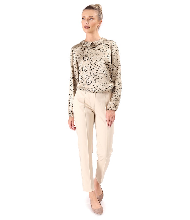 Elegant outfit with a printed satin viscose blouse and ankle pants