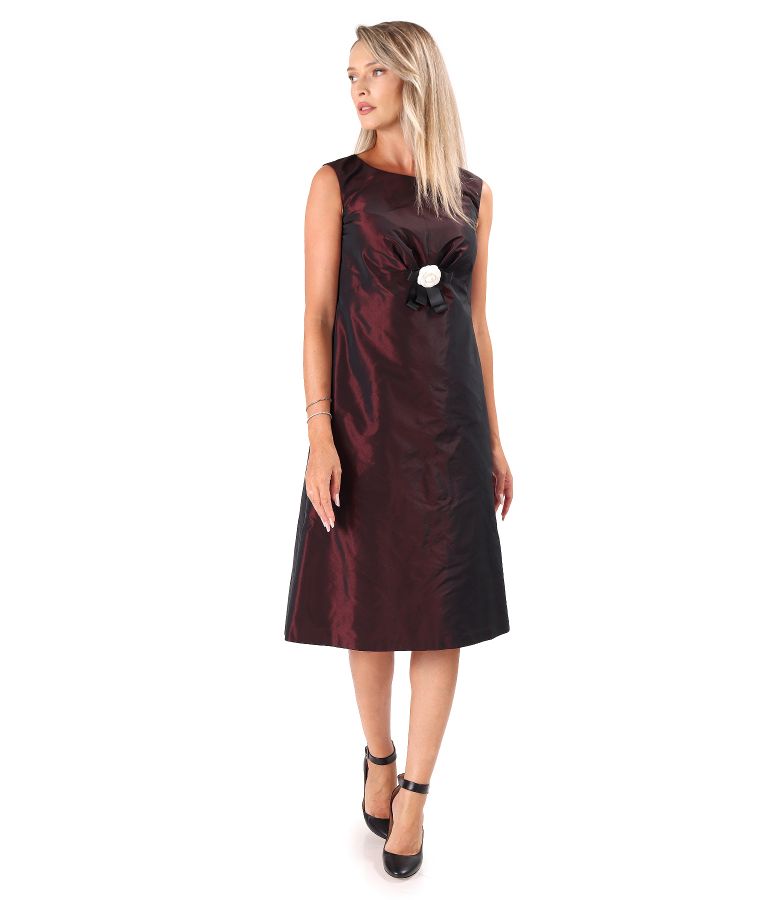Elegant taffeta dress with detachable brooch at the waist