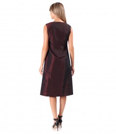 Elegant taffeta dress with detachable brooch at the waist