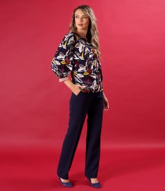 Straight pants made of elastic fabric