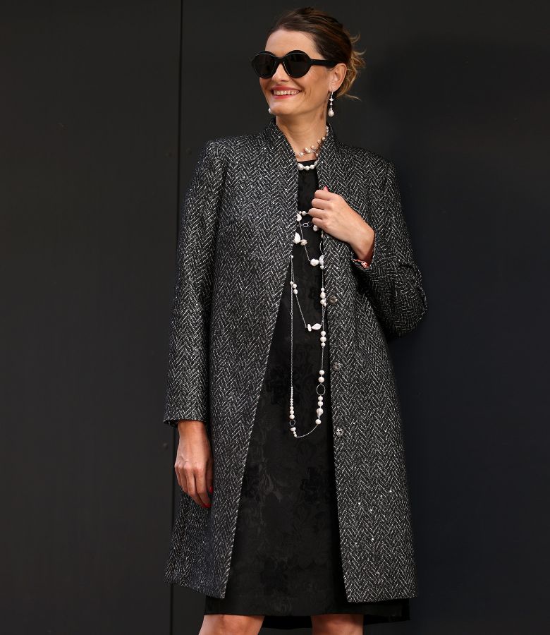 Elegant coat made of fabric with sequins