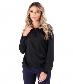 Elegant blouse made of satin-finish viscose