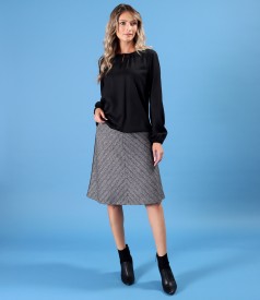 Elegant blouse made of satin-finish viscose
