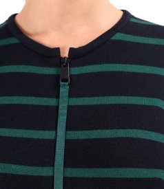 Elastic jersey blouse with wool and a front zipper
