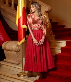 Long taffeta skirt with decorative elastic on the back