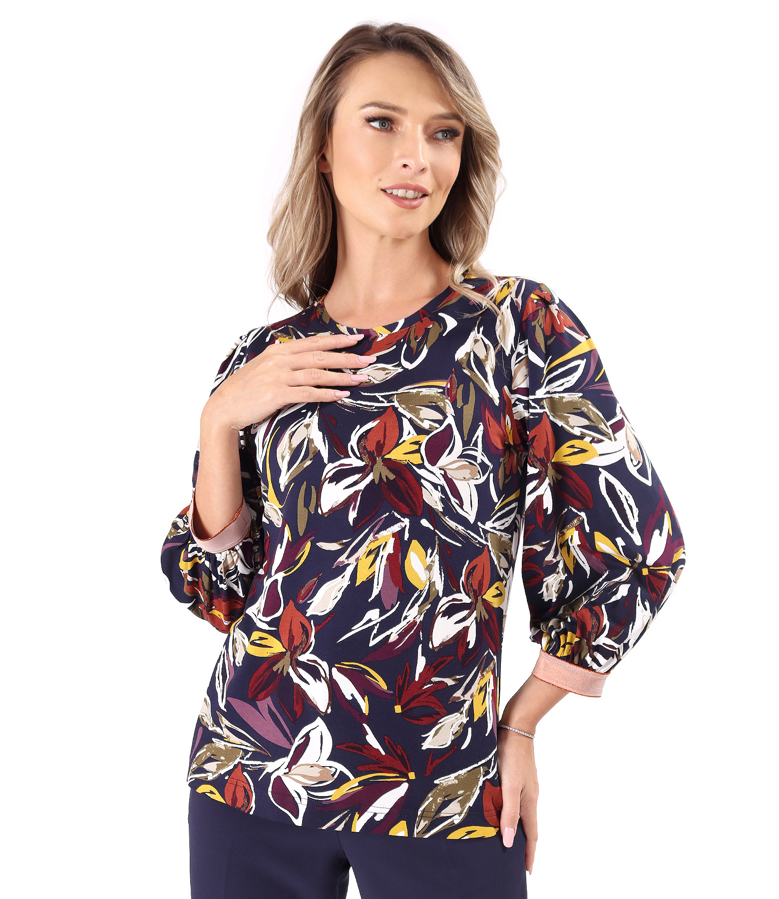 Blouse made of elastic jersey with mid-length sleeves.