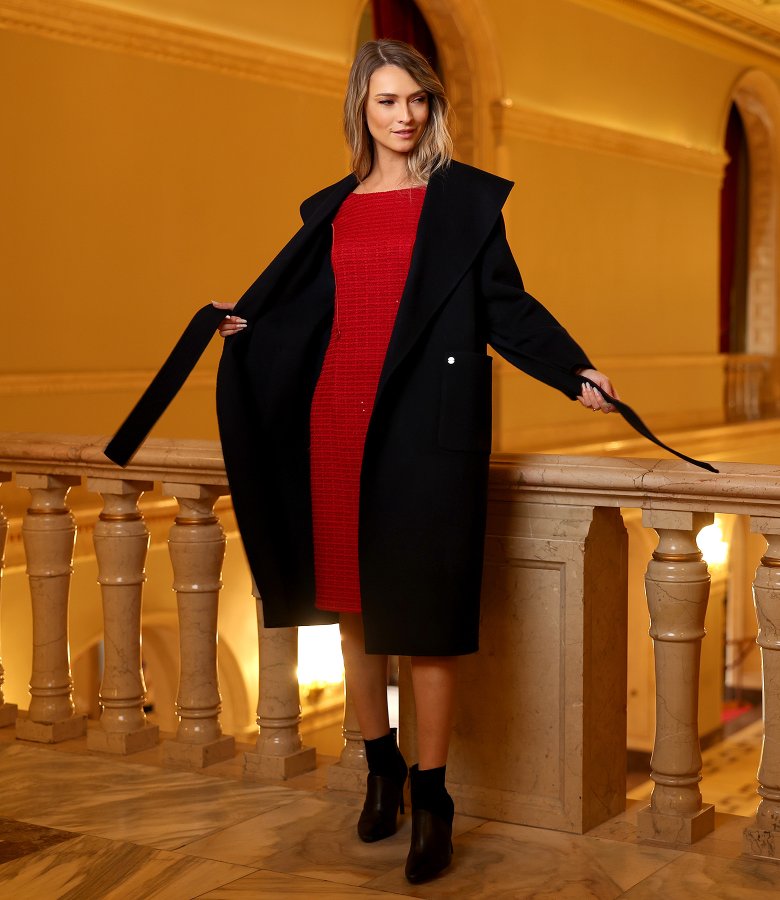 Elegant dress made of cotton and metallic thread