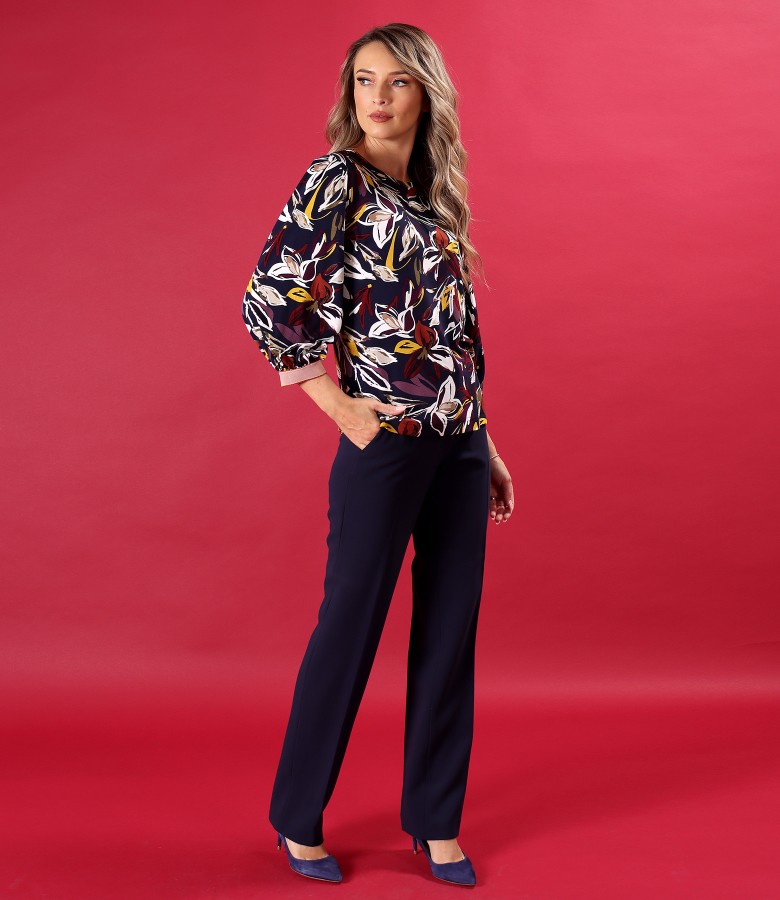 Elegant set with straight-leg trousers and blouse with sleeves