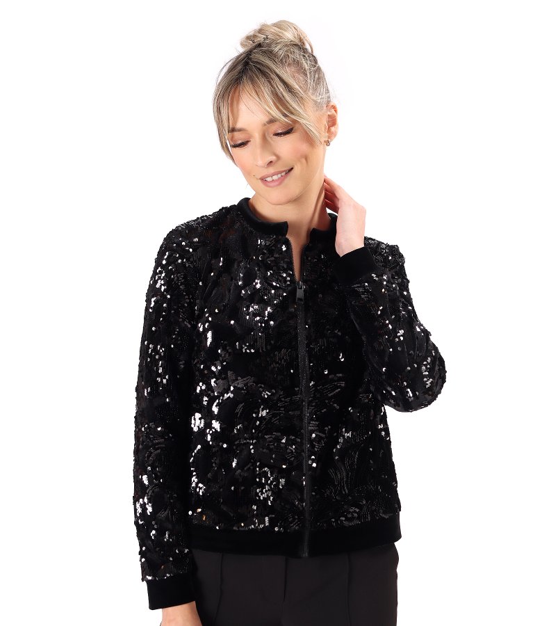 Blouse made of sequins with a zipper on the front