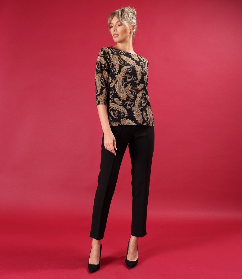 Blouse made of elastic jersey printed with paisley motifs