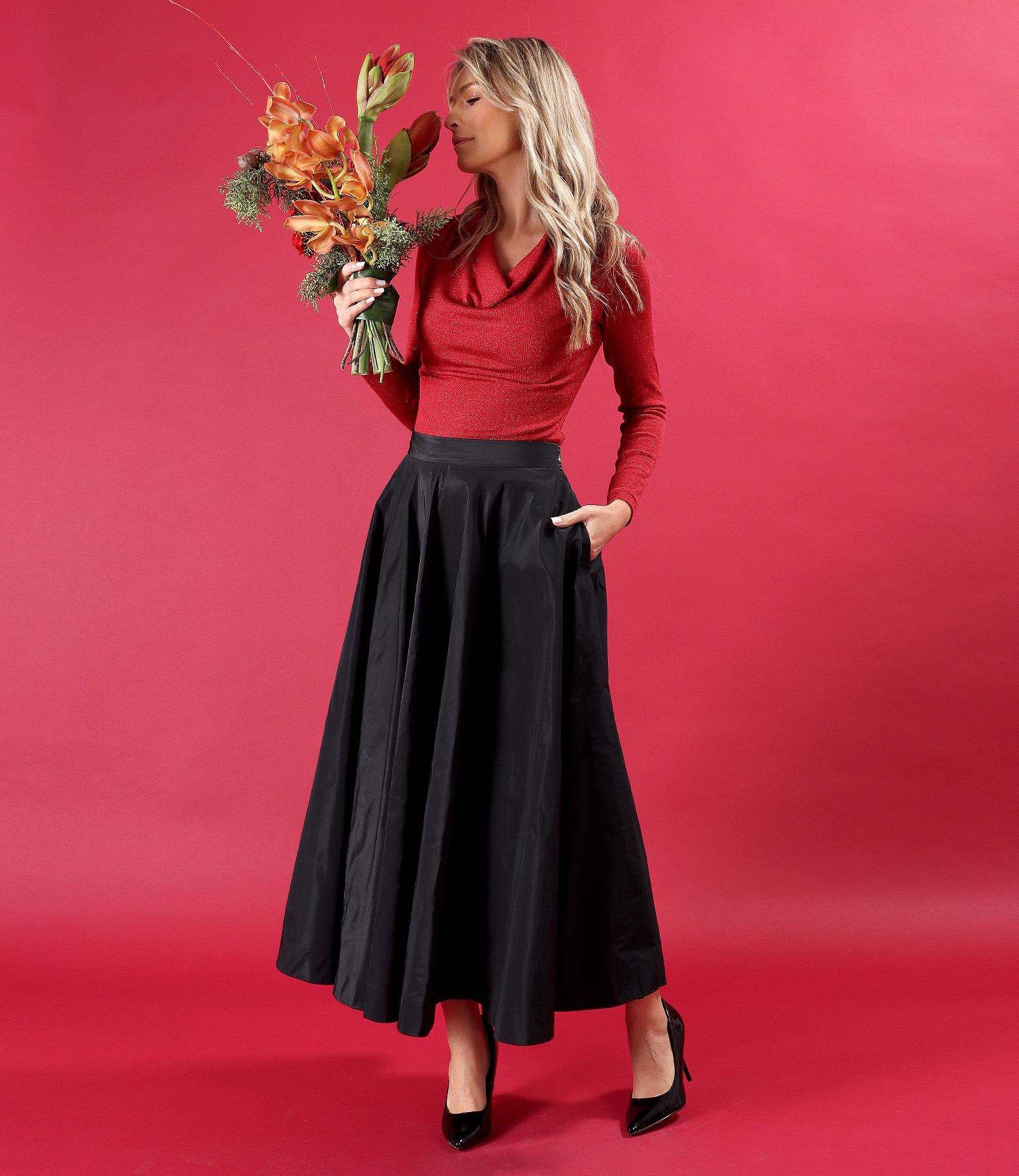 Elastic jersey blouse with metallic thread and pleated neckline